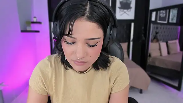 renee shelby  online show from March 12, 8:24 pm