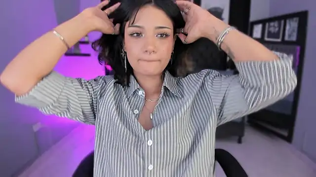 renee shelby  online show from March 18, 9:26 pm