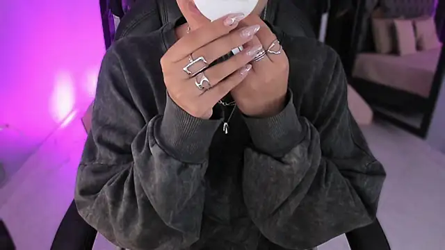 Snapshot of renee_shelby_ chatting on February 16, 7:56 pm renee shelby online show from February 16, 7:56 pm