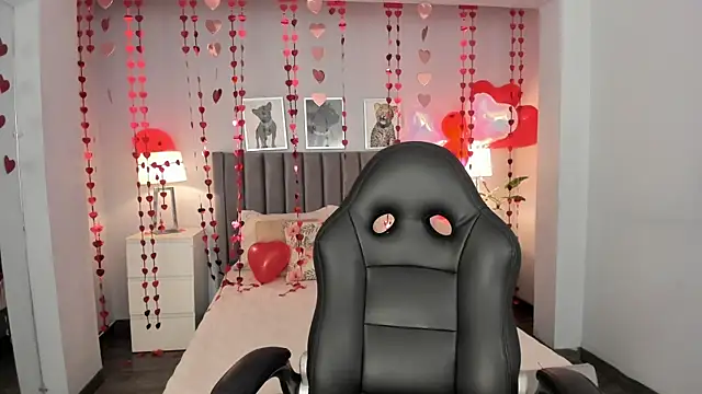 renee shelby  online show from February 13, 12:13 am