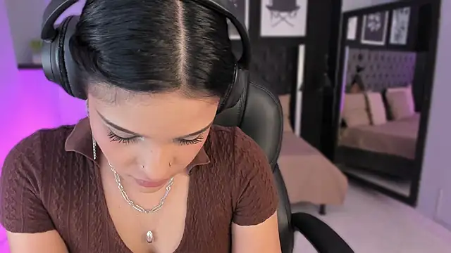 renee shelby  online show from March 14, 8:26 pm