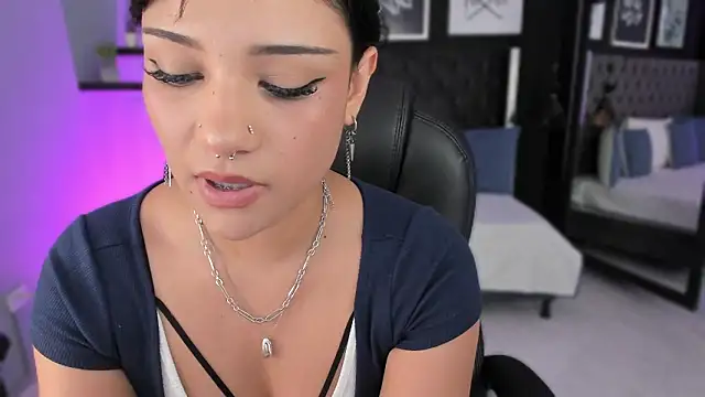 renee shelby  online show from March 9, 8:34 pm