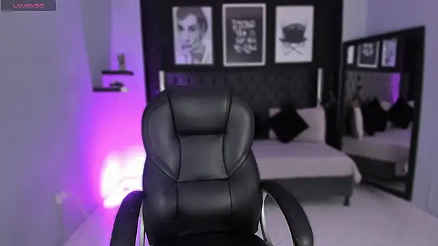 Snapshot of renee_shelby_ chatting on January 31, 8:18 pm renee shelby online show from January 31, 8:18 pm