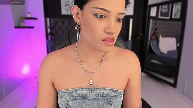 renee shelby  online show from March 6, 8:15 pm