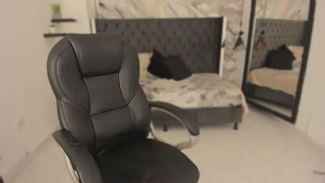 renee shelby  online show from April 21, 8:59 pm