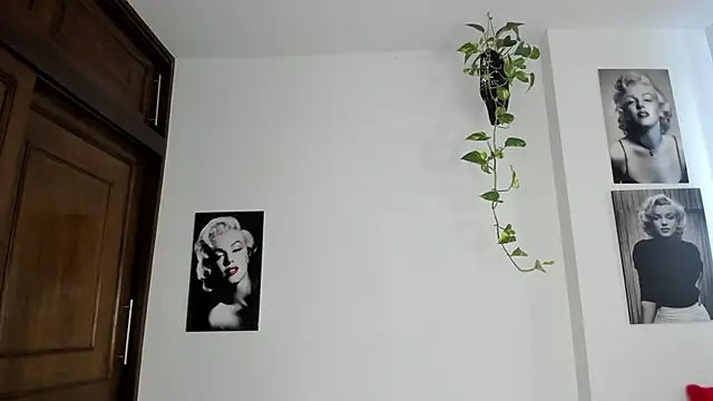 Snapshot of Andrea_Williams_ chatting on November 2, 4:01 pm Andrea Williams online show from November 2, 4:01 pm