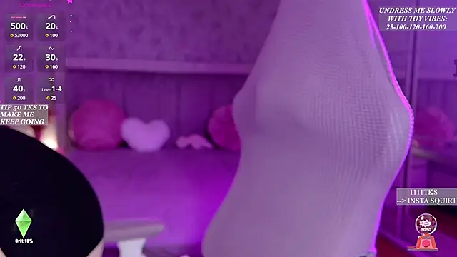 Snapshot of Your_Desirre chatting on December 3, 4:24 am Your Desirre online show from December 3, 4:24 am