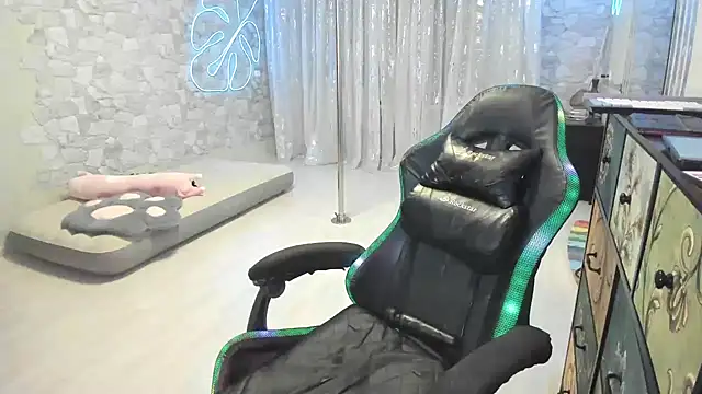 JessicaFamee online show from April 1, 11:34 pm