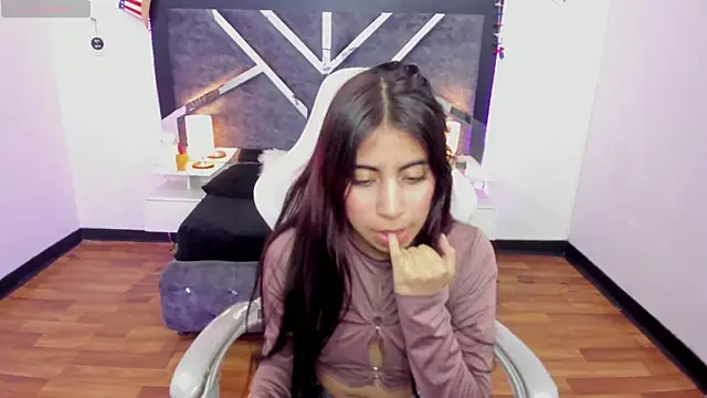 Snapshot of lunitaa18 chatting on February 10, 9:25 pm lunitaa18 online show from February 10, 9:25 pm