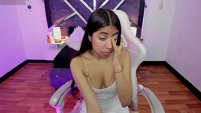 Snapshot of lunitaa18 chatting on February 19, 11:25 pm lunitaa18 online show from February 19, 11:25 pm