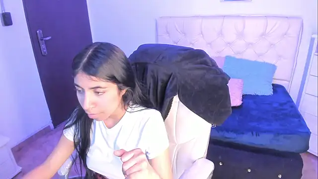 lunitaa18 online show from December 22, 8:42 pm