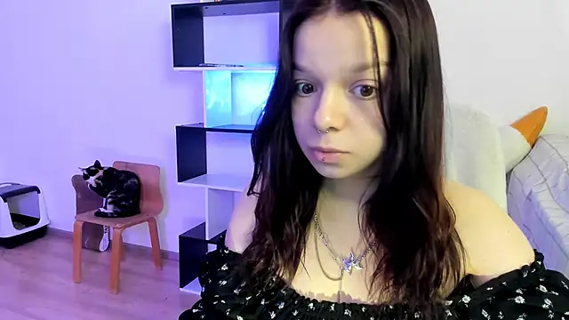 Snapshot of crystal_lilith chatting on February 9, 12:30 pm crystal lilith online show from February 9, 12:30 pm