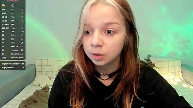 Snapshot of crystal_lilith chatting on December 7, 11:12 am crystal lilith online show from December 7, 11:12 am