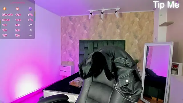 Snapshot of april_dumont chatting on February 24, 11:11 am april dumont online show from February 24, 11:11 am