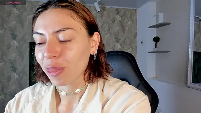 Snapshot of april_dumont chatting on January 10, 12:22 pm april dumont online show from January 10, 12:22 pm