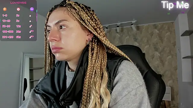 Snapshot of april_dumont chatting on February 17, 11:29 am april dumont online show from February 17, 11:29 am