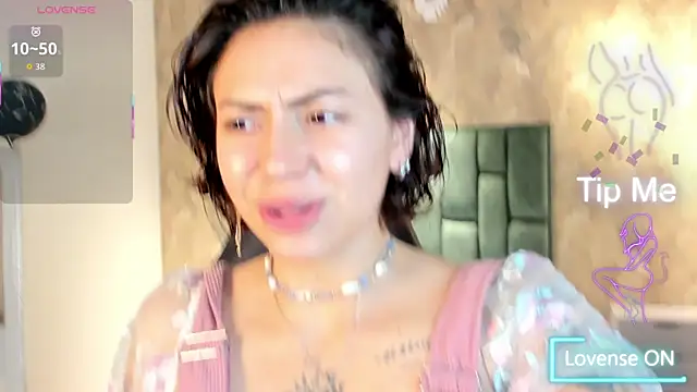 Snapshot of april_dumont chatting on October 24, 12:26 pm april dumont online show from October 24, 12:26 pm