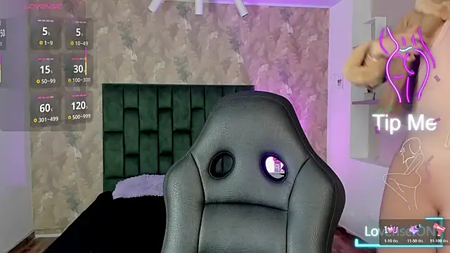 Snapshot of april_dumont chatting on January 12, 1:40 pm april dumont online show from January 12, 1:40 pm