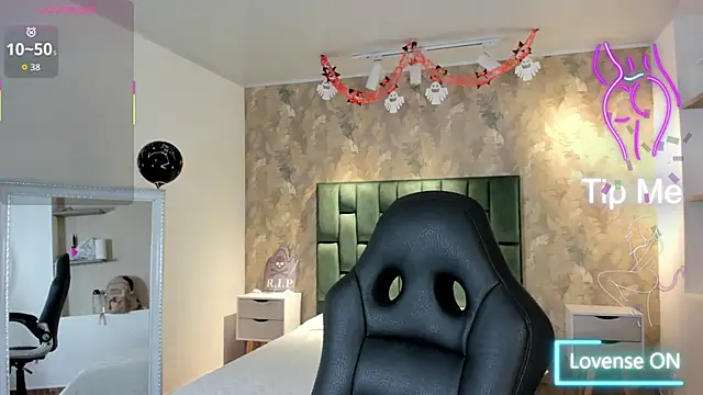 Snapshot of april_dumont chatting on October 23, 1:32 pm april dumont online show from October 23, 1:32 pm