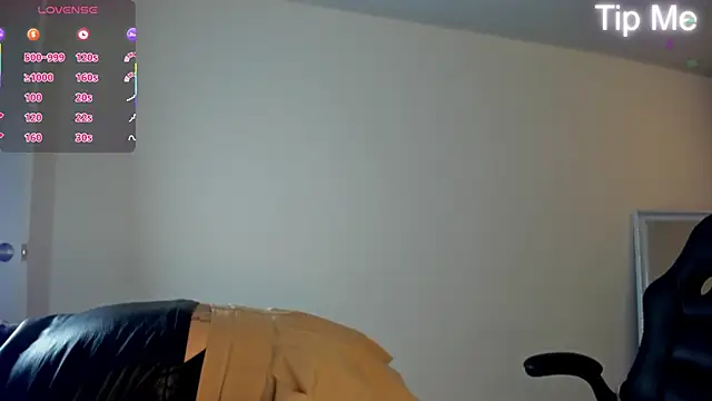 Snapshot of april_dumont chatting on February 26, 12:27 pm april dumont online show from February 26, 12:27 pm