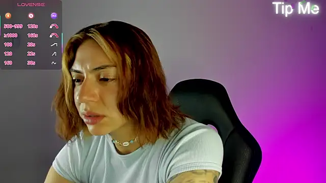 Snapshot of april_dumont chatting on February 27, 3:45 pm april dumont online show from February 27, 3:45 pm