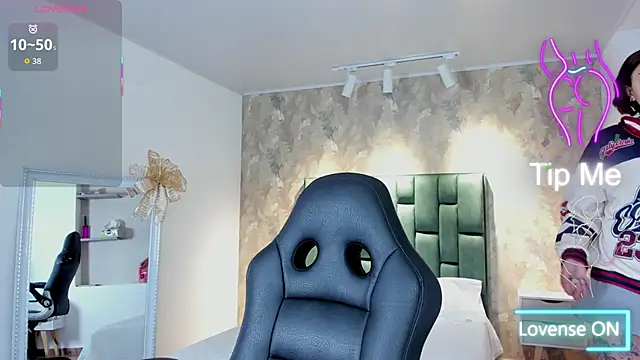 Snapshot of april_dumont chatting on November 25, 12:16 pm april dumont online show from November 25, 12:16 pm