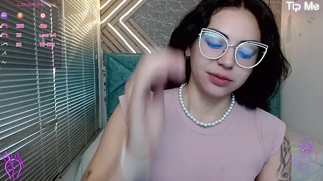 april dumont online show from March 13, 12:56 pm
