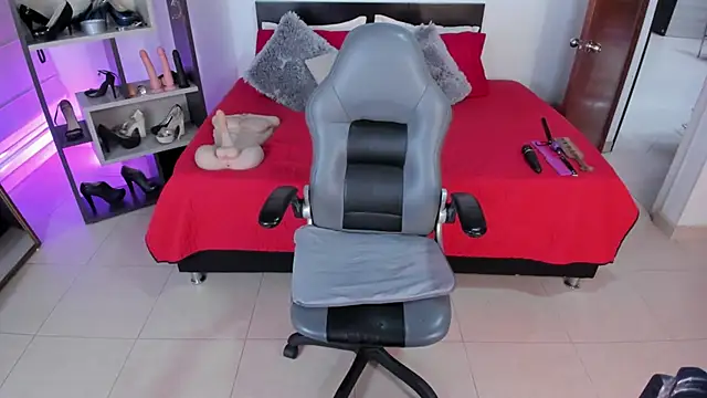 Veronica Jacobss online show from October 27, 7:15 pm