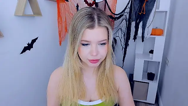 FollowLovee online show from November 2, 11:26 am