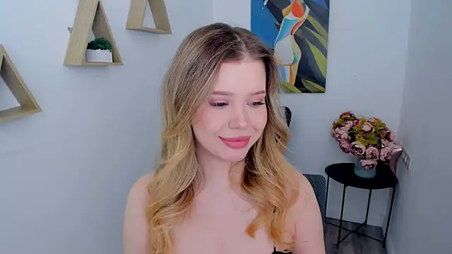 FollowLovee online show from April 8, 8:10 pm