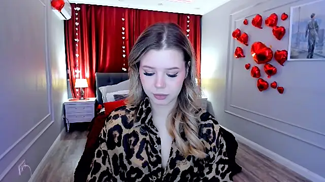 FollowLovee online show from March 4, 7:54 pm