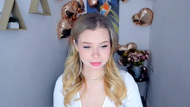 FollowLovee online show from February 11, 7:36 pm