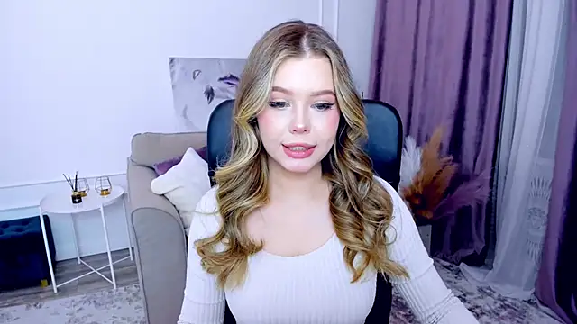 Snapshot of FollowLovee chatting on February 24, 7:41 pm FollowLovee online show from February 24, 7:41 pm