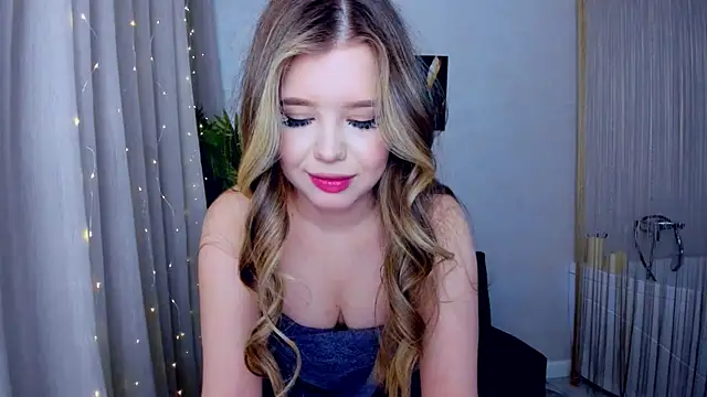 Snapshot of FollowLovee chatting on March 10, 10:45 pm FollowLovee online show from March 10, 10:45 pm