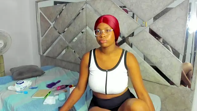 EvaxEmma online show from December 2, 1:24 pm