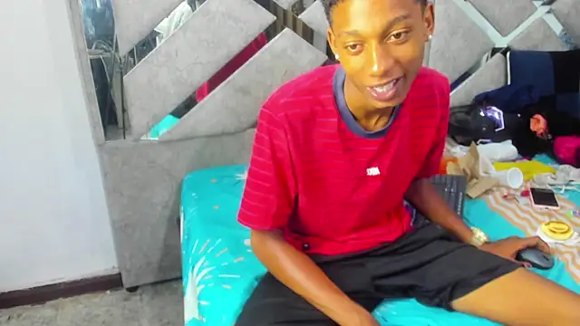 Snapshot of EvaxEmma chatting on February 20, 2:08 pm EvaxEmma online show from February 20, 2:08 pm