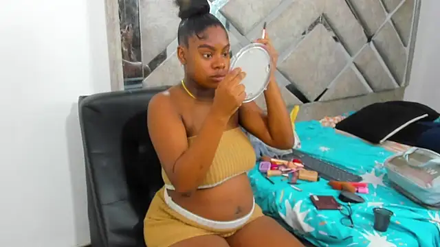 EvaxEmma online show from May 18, 1:49 pm