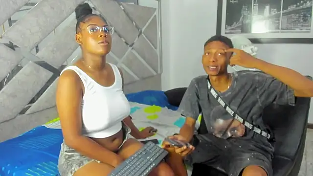 EvaxEmma online show from January 7, 3:39 pm