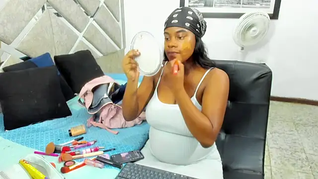 EvaxEmma online show from April 30, 1:29 pm