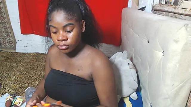Snapshot of EvaxEmma chatting on July 17, 9:45 pm EvaxEmma online show from July 17, 9:45 pm