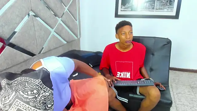 Snapshot of EvaxEmma chatting on February 27, 2:39 pm EvaxEmma online show from February 27, 2:39 pm