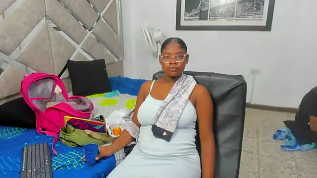 EvaxEmma online show from January 14, 1:59 pm