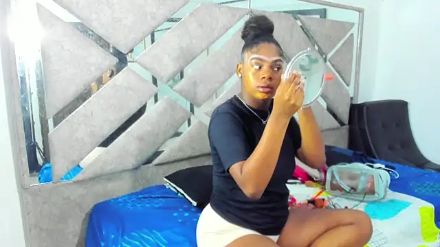 EvaxEmma online show from March 18, 1:02 pm