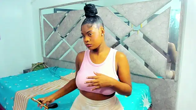 EvaxEmma online show from November 1, 1:05 pm