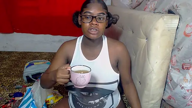 Snapshot of EvaxEmma chatting on June 30, 2:28 pm EvaxEmma online show from June 30, 2:28 pm