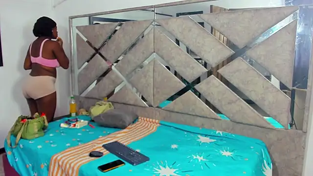 EvaxEmma online show from November 2, 1:05 pm