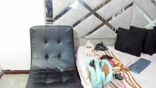EvaxEmma online show from May 27, 12:34 pm