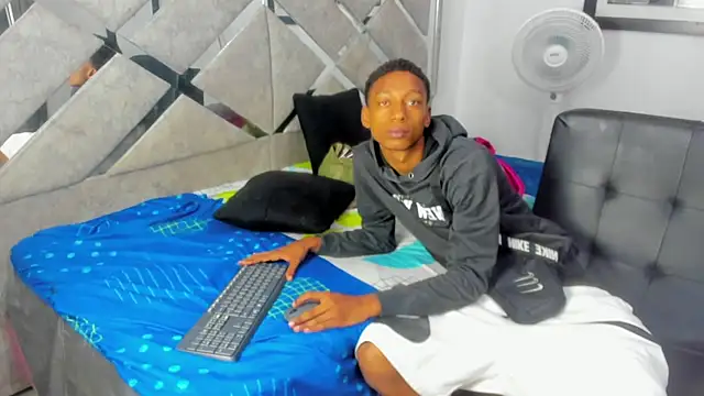 EvaxEmma online show from January 15, 1:25 pm