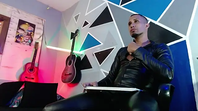 Snapshot of MagnusFrost chatting on December 3, 5:30 am MagnusFrost online show from December 3, 5:30 am