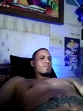 Snapshot of MagnusFrost chatting on June 11, 8:50 pm MagnusFrost online show from June 11, 8:50 pm